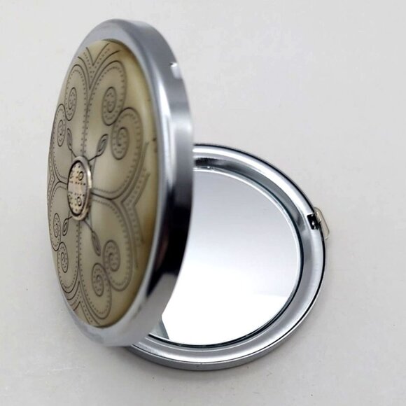 Brighton Ivory Coast 4 Piece Accessory Set Keychain Compact Card Holder Pill Box - Picture 7 of 7